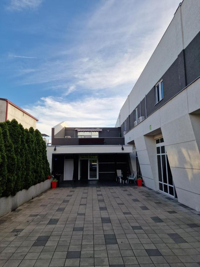 Vilin Guest house *